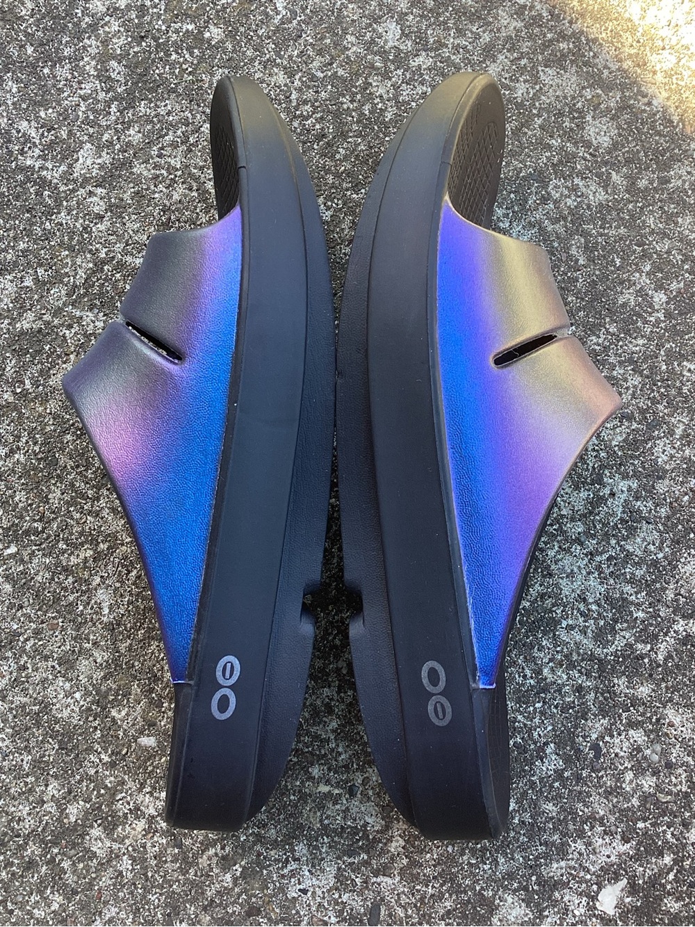 OOFOS OOahh Recovery Luxe Slides Iridescent Midnight Spectre Comfort Sandals 6 - Picture 3 of 9